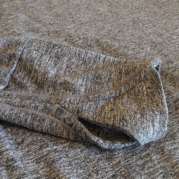 🌺 Like New Athleta Lightweight Hoodie/Running Shirt - Picture 8 of 12